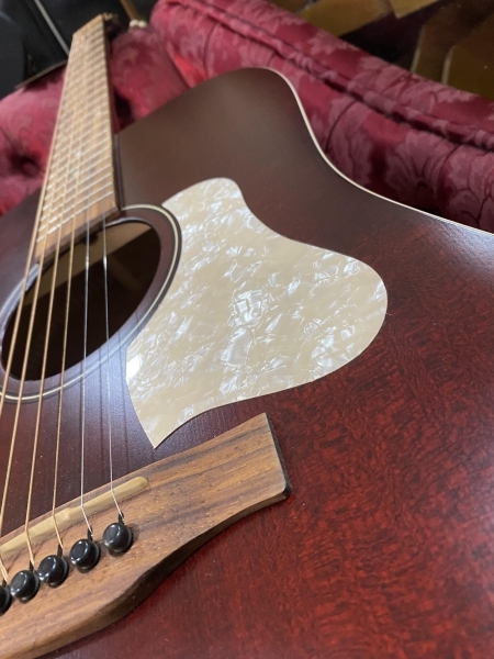 特別価格Tanglewood TW2T Winterleaf Mahogany Travel-Size Acoustic Guitar Bundle  with Gig Bag， Tuner， Strap， Strings， Picks， Austin Bazaar Instr並行輸入 希少！！ 