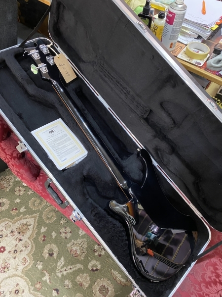 Rickenbacker 4003S Jetglo
